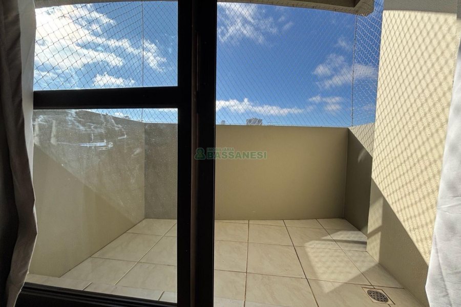 Apto Mobiliado com 110m², 3 dormitórios, 2 vagas, no bairro Pio X em Caxias do Sul para Alugar