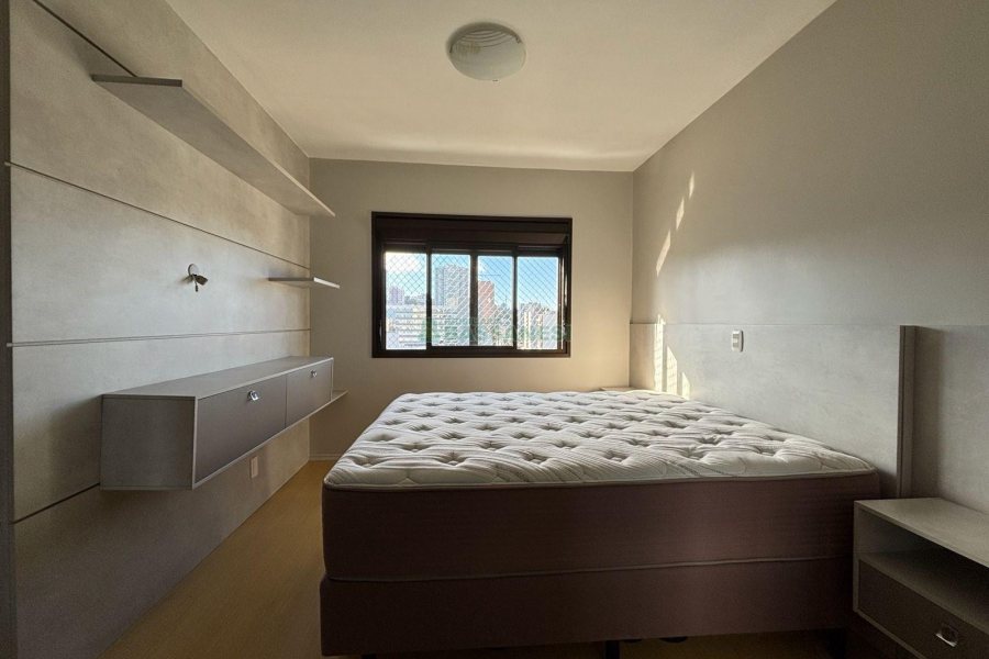 Apto Mobiliado com 110m², 3 dormitórios, 2 vagas, no bairro Pio X em Caxias do Sul para Alugar