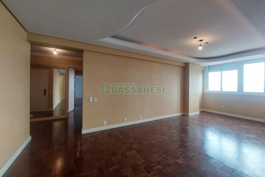 Apartamento com 150m², 3 dormitórios, 1 vaga, no bairro Centro em Caxias do Sul para Comprar
