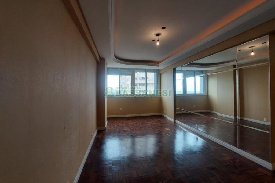 Apartamento com 150m², 3 dormitórios, 1 vaga, no bairro Centro em Caxias do Sul para Comprar