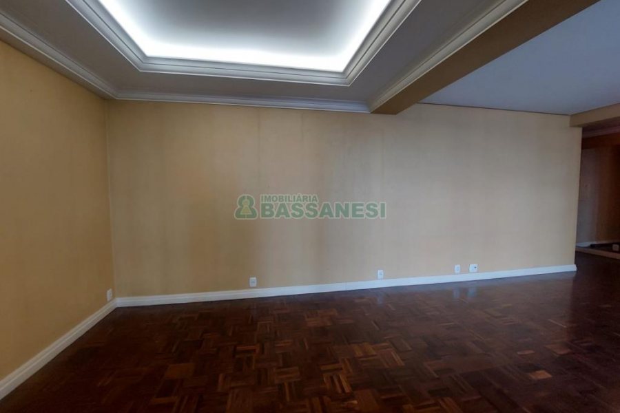 Apartamento com 150m², 3 dormitórios, 1 vaga, no bairro Centro em Caxias do Sul para Comprar