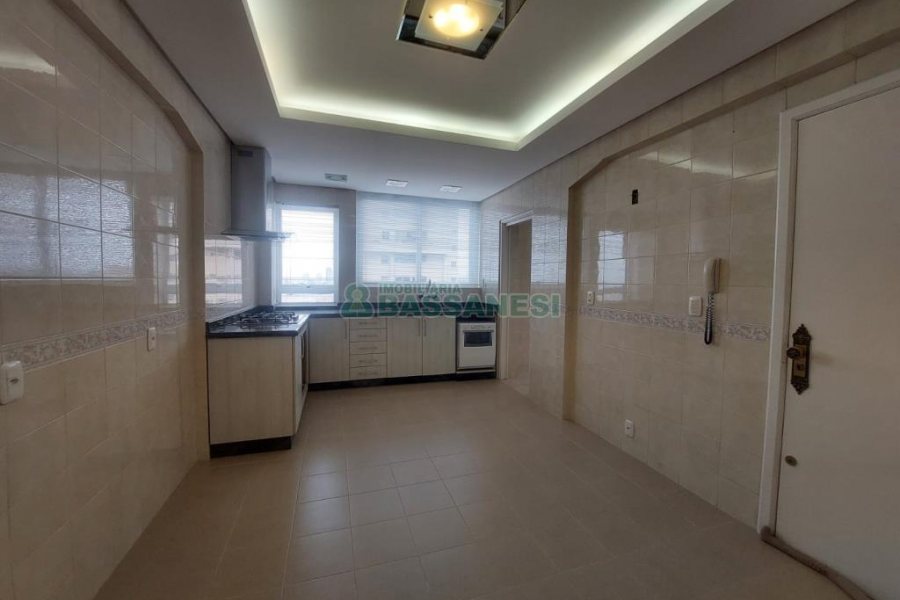 Apartamento com 150m², 3 dormitórios, 1 vaga, no bairro Centro em Caxias do Sul para Comprar