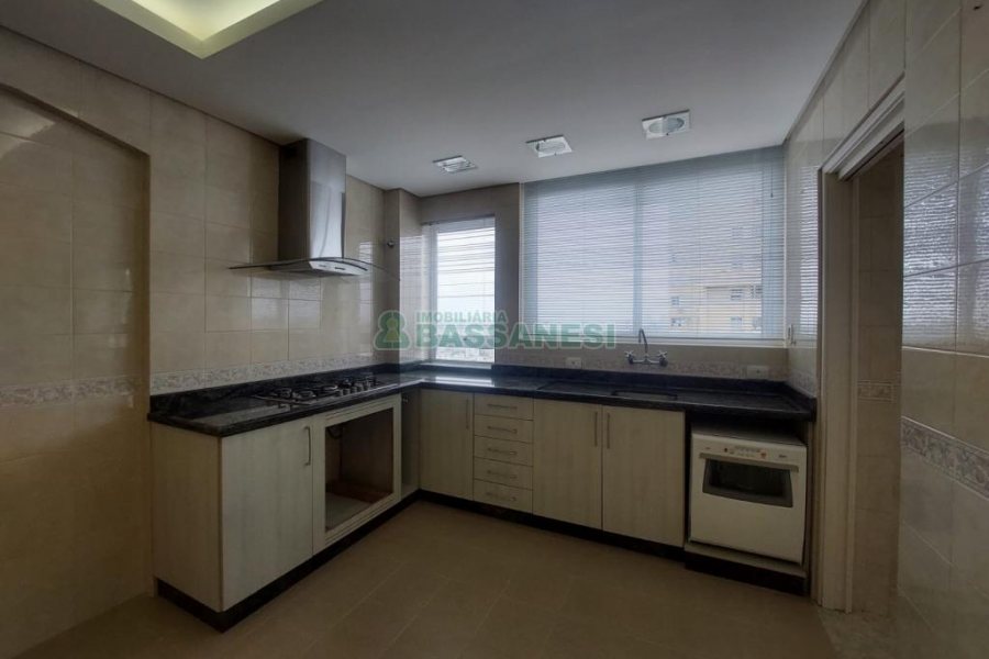 Apartamento com 150m², 3 dormitórios, 1 vaga, no bairro Centro em Caxias do Sul para Comprar
