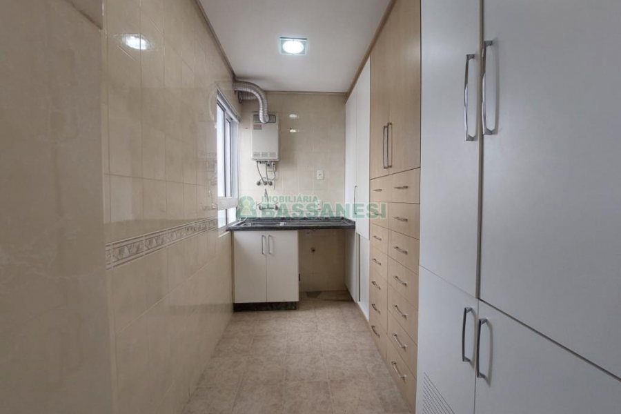 Apartamento com 150m², 3 dormitórios, 1 vaga, no bairro Centro em Caxias do Sul para Comprar