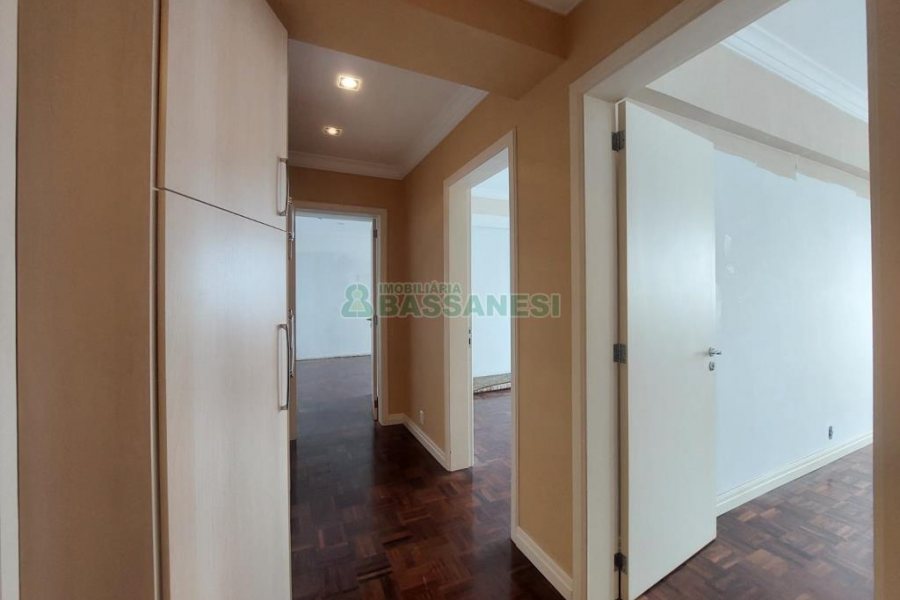 Apartamento com 150m², 3 dormitórios, 1 vaga, no bairro Centro em Caxias do Sul para Comprar