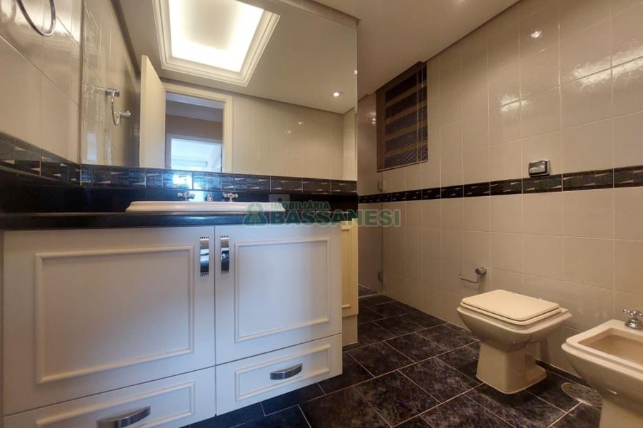 Apartamento com 150m², 3 dormitórios, 1 vaga, no bairro Centro em Caxias do Sul para Comprar