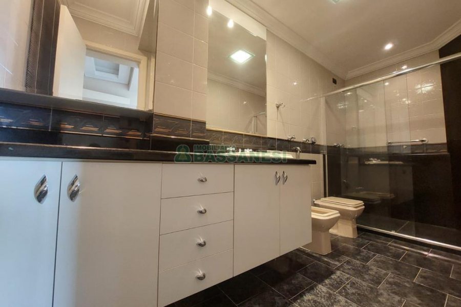 Apartamento com 150m², 3 dormitórios, 1 vaga, no bairro Centro em Caxias do Sul para Comprar