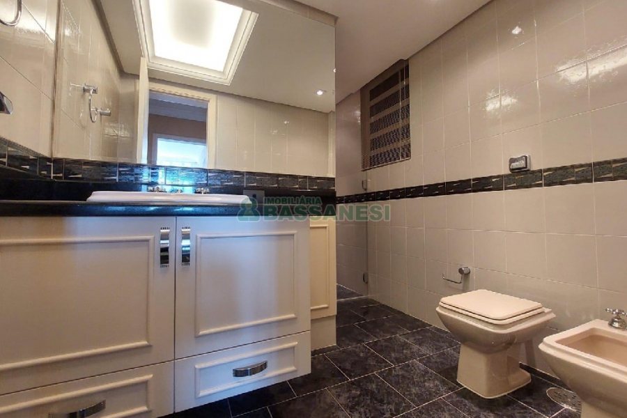 Apartamento com 150m², 3 dormitórios, 1 vaga, no bairro Centro em Caxias do Sul para Alugar ou Comprar