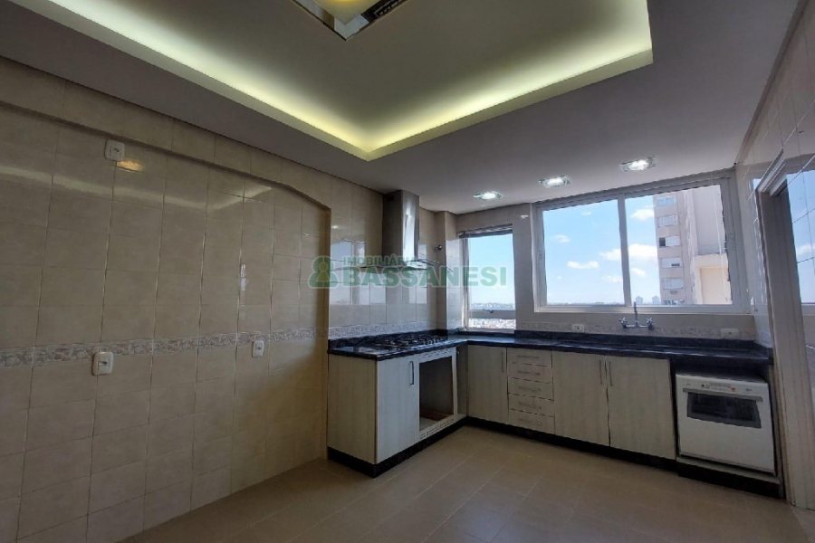 Apartamento com 150m², 3 dormitórios, 1 vaga, no bairro Centro em Caxias do Sul para Alugar ou Comprar