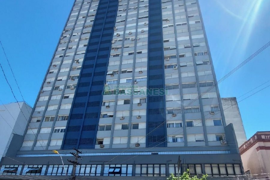 Apartamento com 150m², 3 dormitórios, 1 vaga, no bairro Centro em Caxias do Sul para Alugar ou Comprar