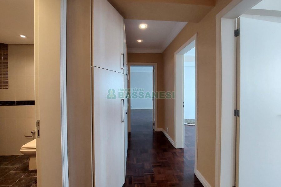 Apartamento com 150m², 3 dormitórios, 1 vaga, no bairro Centro em Caxias do Sul para Alugar ou Comprar