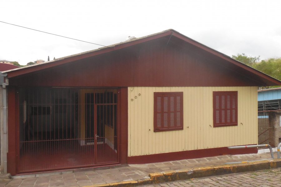 Casa com 99m², 3 dormitórios, 1 vaga, no bairro Rio Branco em Caxias do Sul para Comprar