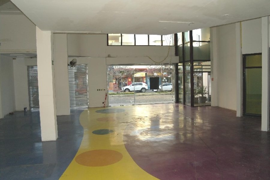 Loja com 852m², 4 vagas, no bairro São Pelegrino em Caxias do Sul para Alugar