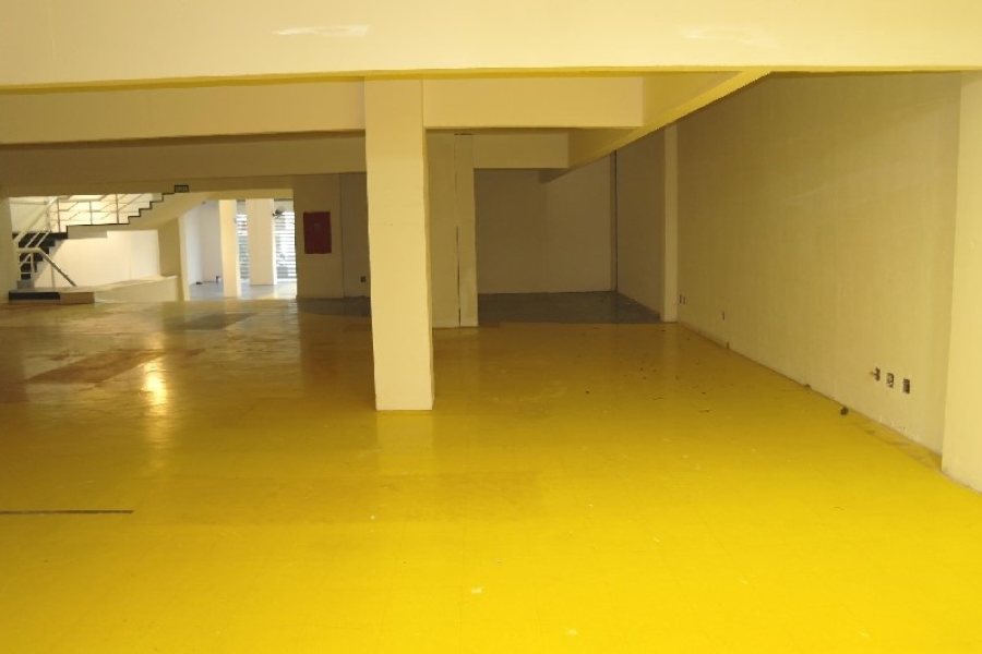 Loja com 852m², 4 vagas, no bairro São Pelegrino em Caxias do Sul para Alugar