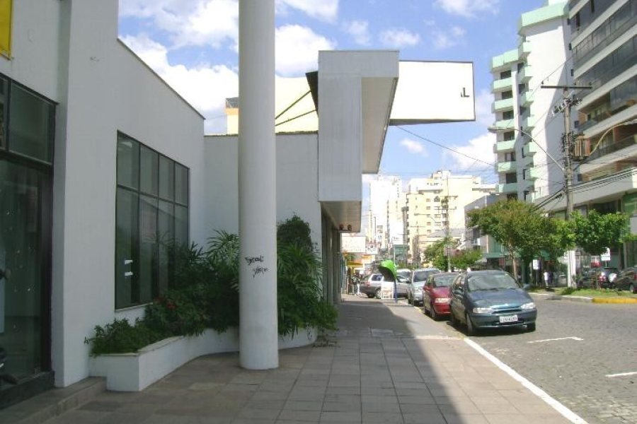 Loja com 852m², 4 vagas, no bairro São Pelegrino em Caxias do Sul para Alugar