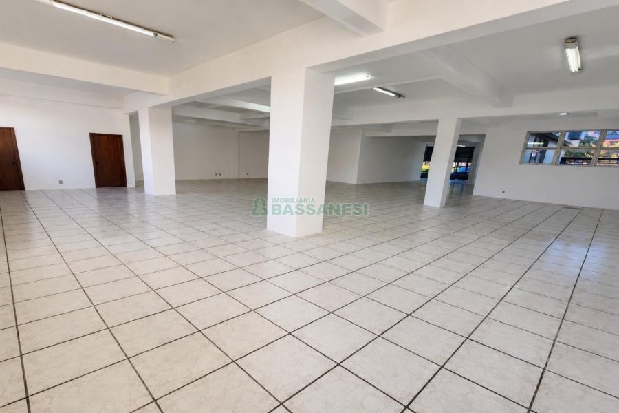Loja com 252m², no bairro Cinqüentenário em Caxias do Sul para Alugar