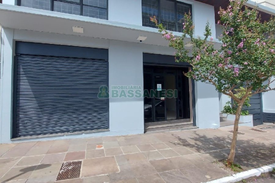 Loja com 356m², 2 vagas, no bairro São Pelegrino em Caxias do Sul para Comprar