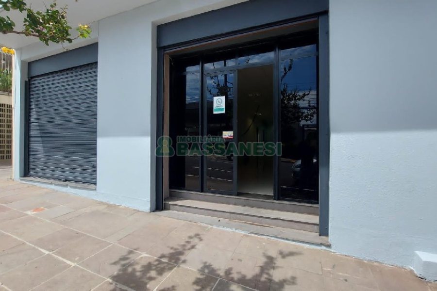 Loja com 356m², 2 vagas, no bairro São Pelegrino em Caxias do Sul para Comprar