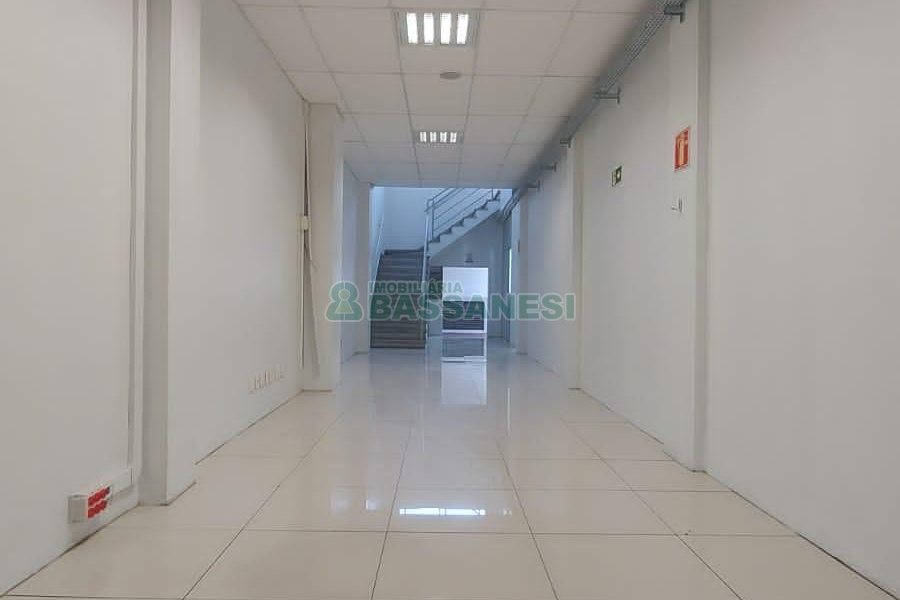 Loja com 356m², 2 vagas, no bairro São Pelegrino em Caxias do Sul para Comprar