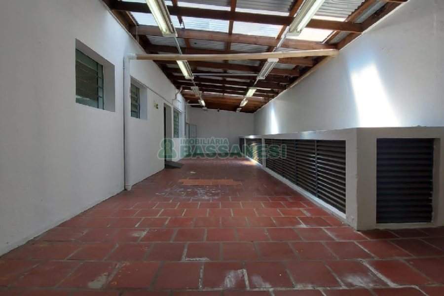 Loja com 356m², 2 vagas, no bairro São Pelegrino em Caxias do Sul para Comprar