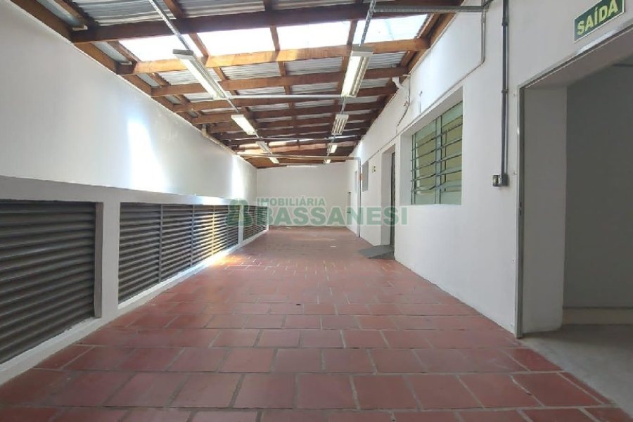 Loja com 356m², 2 vagas, no bairro São Pelegrino em Caxias do Sul para Comprar
