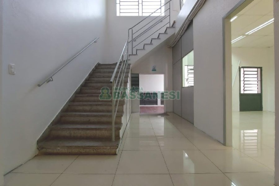 Loja com 356m², 2 vagas, no bairro São Pelegrino em Caxias do Sul para Comprar