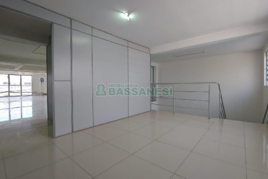 Loja com 356m², 2 vagas, no bairro São Pelegrino em Caxias do Sul para Comprar