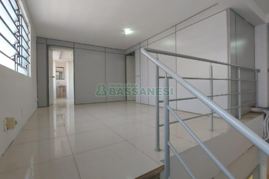 Loja com 356m², 2 vagas, no bairro São Pelegrino em Caxias do Sul para Comprar