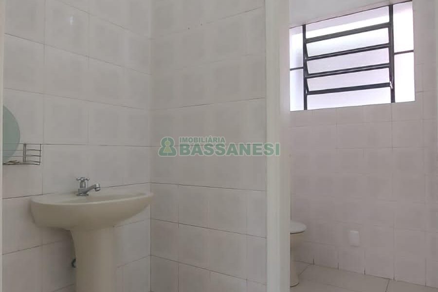 Loja com 356m², 2 vagas, no bairro São Pelegrino em Caxias do Sul para Comprar