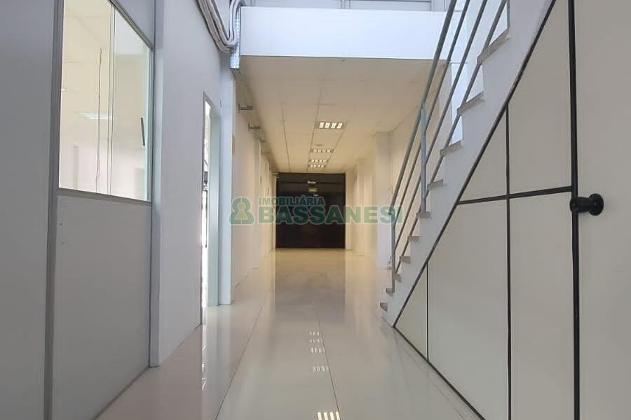 Loja com 356m², 2 vagas, no bairro São Pelegrino em Caxias do Sul para Comprar