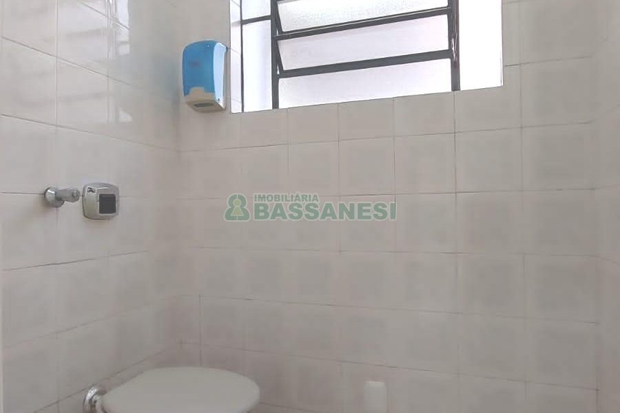 Loja com 356m², 2 vagas, no bairro São Pelegrino em Caxias do Sul para Comprar