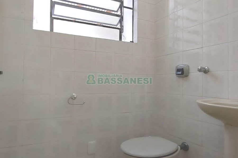 Loja com 356m², 2 vagas, no bairro São Pelegrino em Caxias do Sul para Comprar