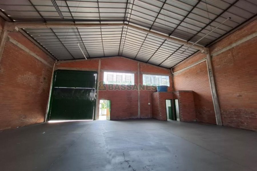 Pavilhão com 330m², no bairro Desvio Rizzo em Caxias do Sul para Alugar
