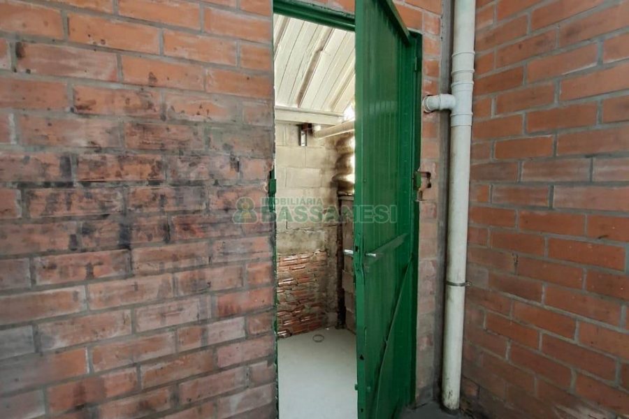 Pavilhão com 330m², no bairro Desvio Rizzo em Caxias do Sul para Alugar