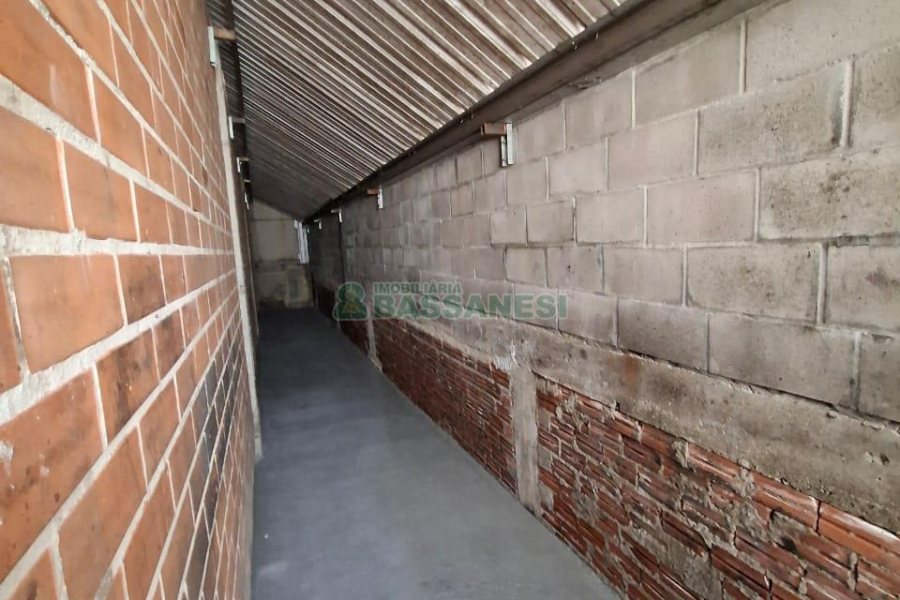 Pavilhão com 330m², no bairro Desvio Rizzo em Caxias do Sul para Alugar