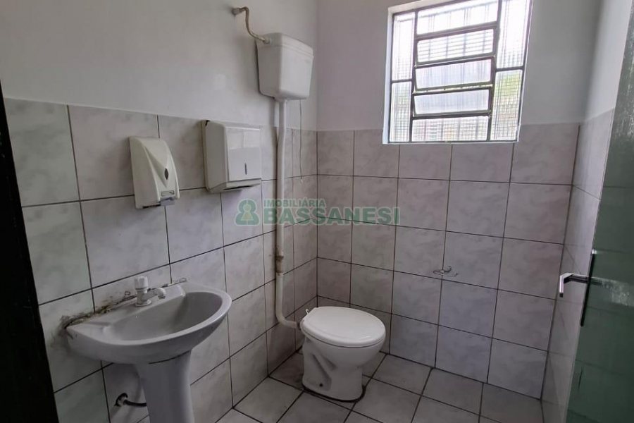 Pavilhão com 330m², no bairro Desvio Rizzo em Caxias do Sul para Alugar