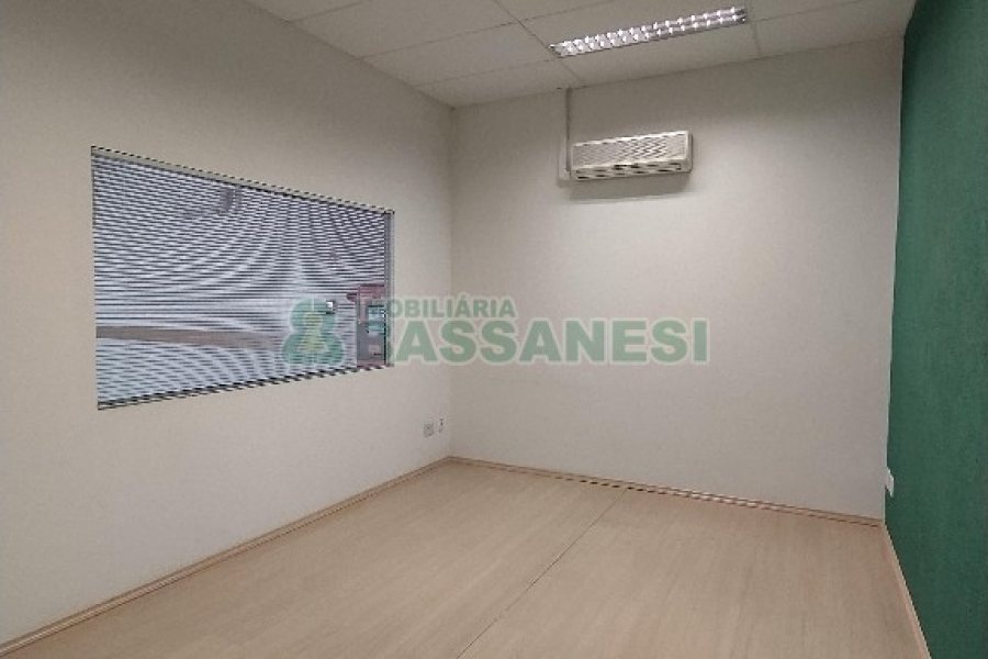Loja com 200m², 4 vagas, no bairro Lourdes em Caxias do Sul para Alugar