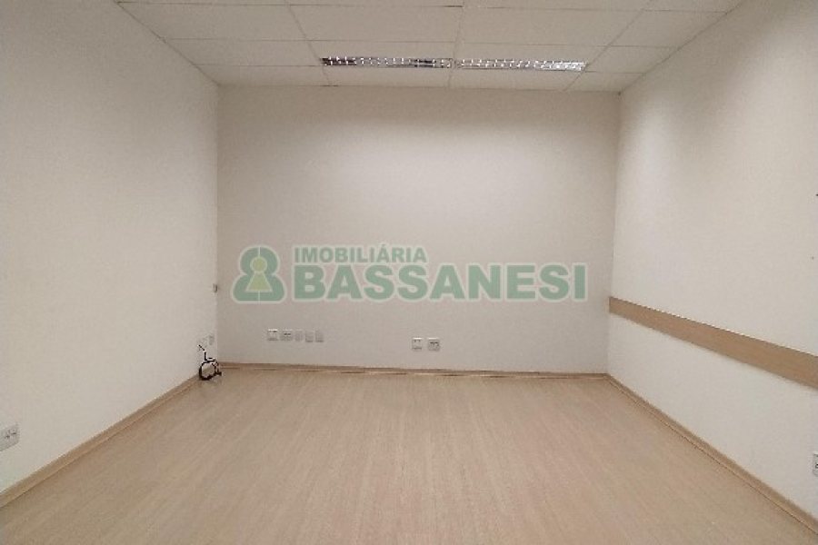 Loja com 200m², 4 vagas, no bairro Lourdes em Caxias do Sul para Alugar