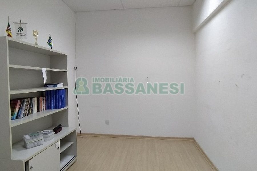 Loja com 200m², 4 vagas, no bairro Lourdes em Caxias do Sul para Alugar