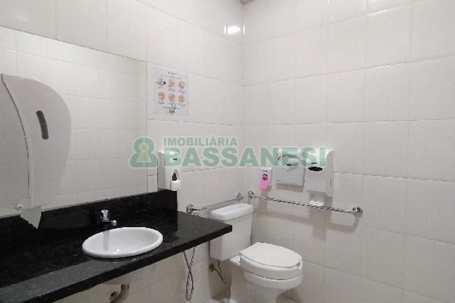 Loja com 200m², 4 vagas, no bairro Lourdes em Caxias do Sul para Alugar