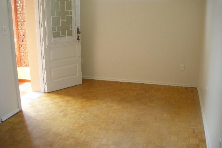 Casa Comercial, 3 dormitórios, 1 vaga, no bairro Centro em Caxias do Sul para Alugar