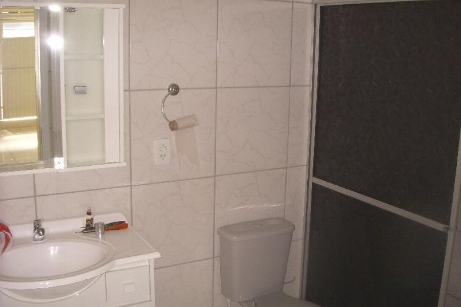 Casa Comercial, 3 dormitórios, 1 vaga, no bairro Centro em Caxias do Sul para Alugar