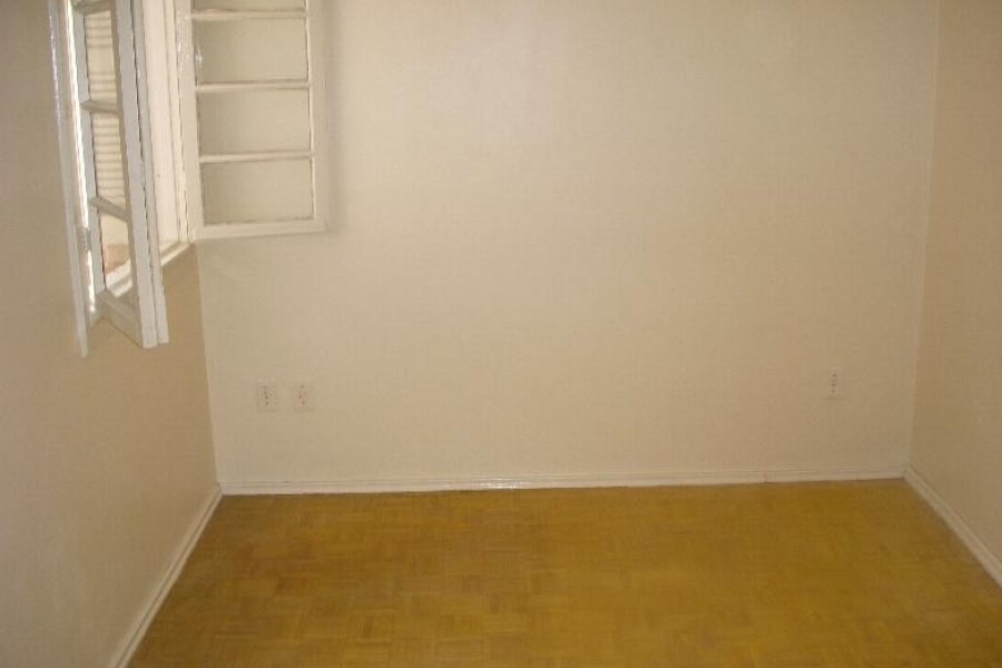 Casa Comercial, 3 dormitórios, 1 vaga, no bairro Centro em Caxias do Sul para Alugar