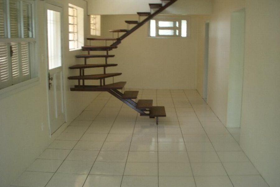 Casa Comercial, 3 dormitórios, 1 vaga, no bairro Centro em Caxias do Sul para Alugar