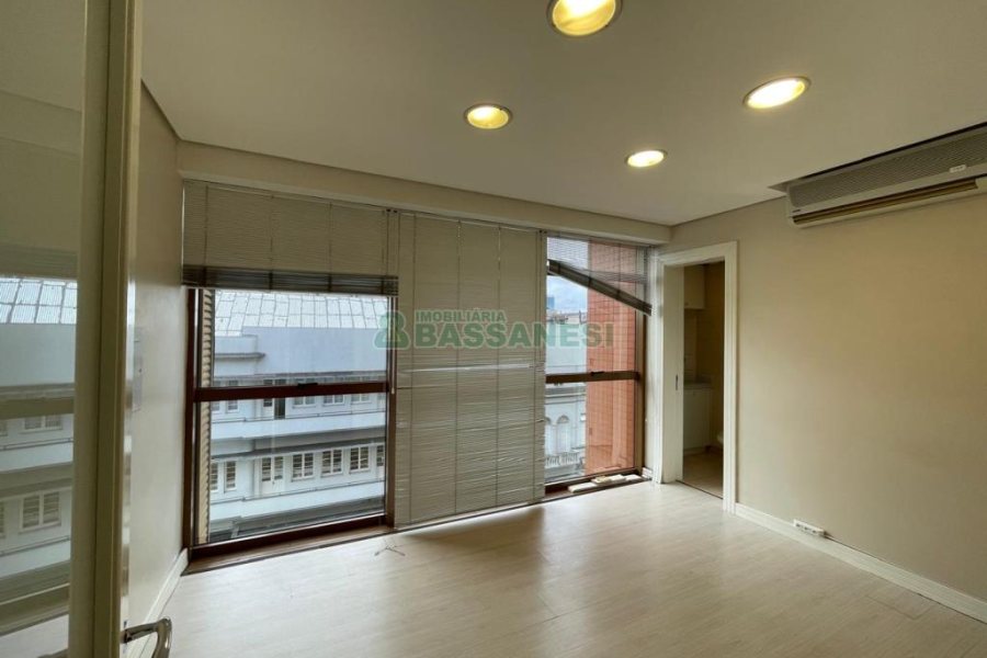 Sala com 84m², no bairro Centro em Caxias do Sul para Comprar