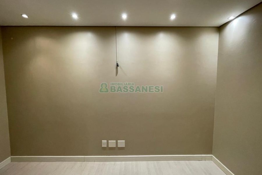 Sala com 84m², no bairro Centro em Caxias do Sul para Comprar