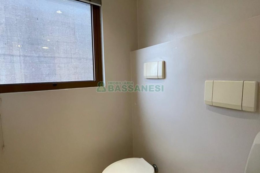 Sala com 84m², no bairro Centro em Caxias do Sul para Comprar