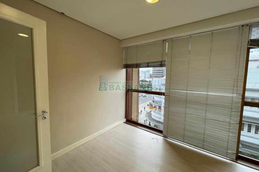 Sala com 84m², no bairro Centro em Caxias do Sul para Comprar
