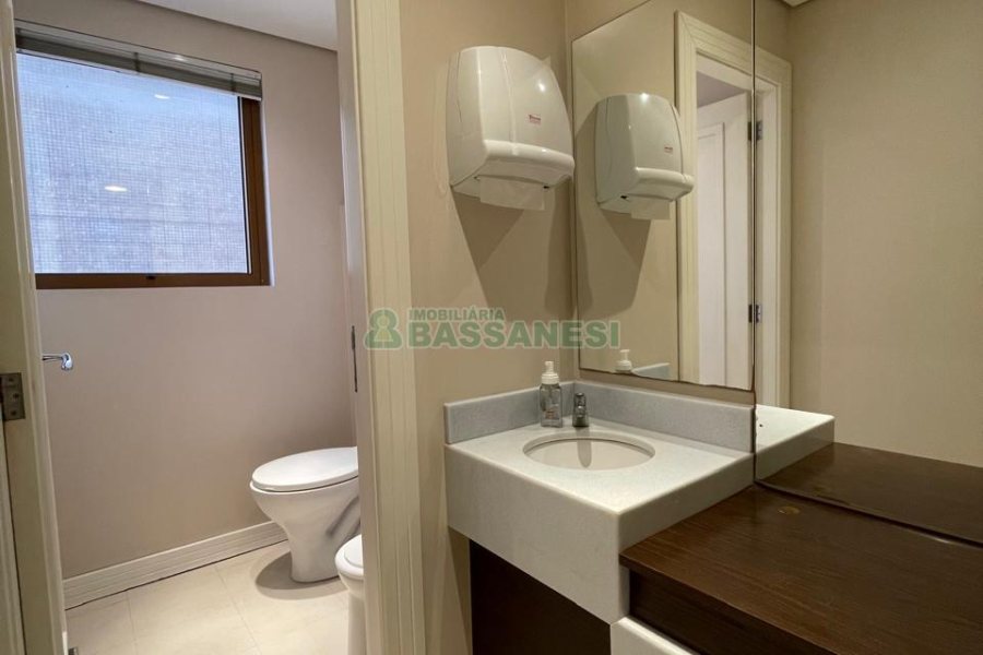 Sala com 84m², no bairro Centro em Caxias do Sul para Comprar