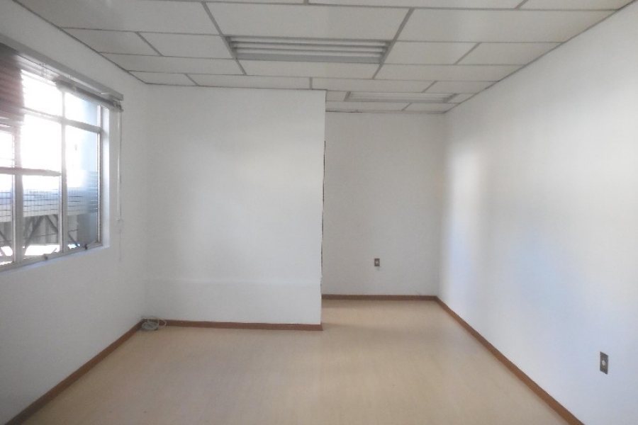 Sala com 30m², no bairro Pio X em Caxias do Sul para Alugar